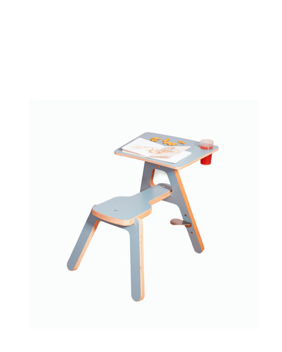 Novosan Timkid Clexo-lastenpiirtopöytä. Piirtopöytä kuvattuna takaa. Väri harmaa ja pyökki.