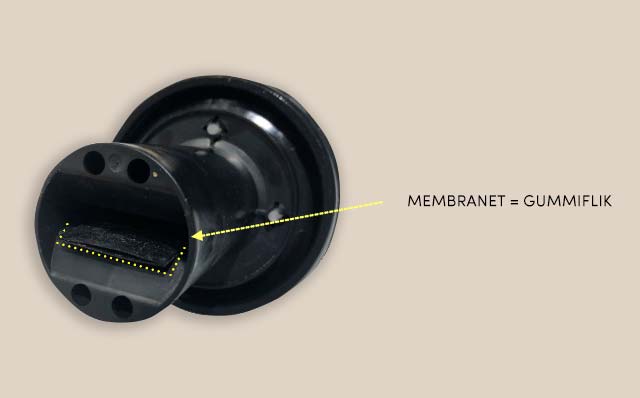 Membranet är en gummiflik, på bilden markerad med gula prickar.