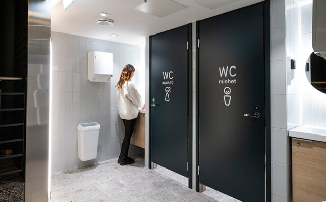 Novosan. I toalettutrymmena sitter också ekologiska, vita BlackSatino-papperskorgar tillverkade av återvunnet material.