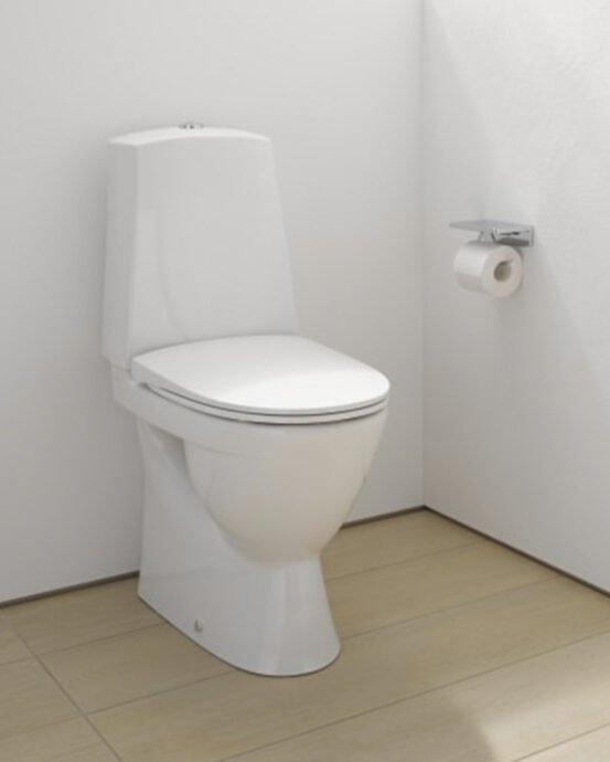 Bilden bisar en förhöjd, vit toalettstol av modellen Laufen Kompas Pro-N. Toalettrummet har vita väggar och en väggmonterad toalettpappershållare. Produktnummer: H8279670007381
